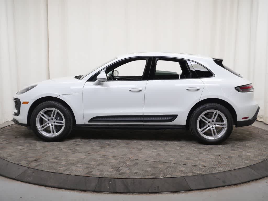 Thumbnail: 2024 Porsche Macan - 2