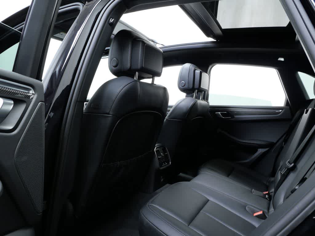 Thumbnail: 2025 Porsche Macan - 18