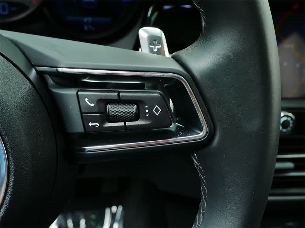 Thumbnail: 2025 Porsche Macan - 21