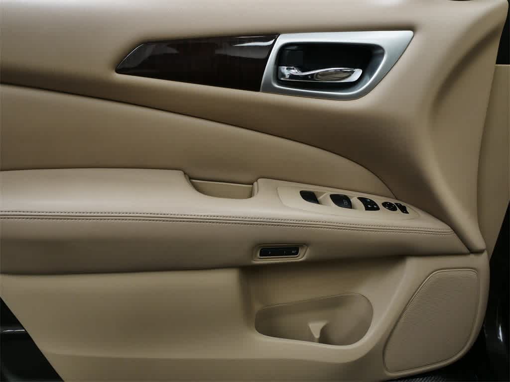 Thumbnail: 2015 Nissan Pathfinder - 11