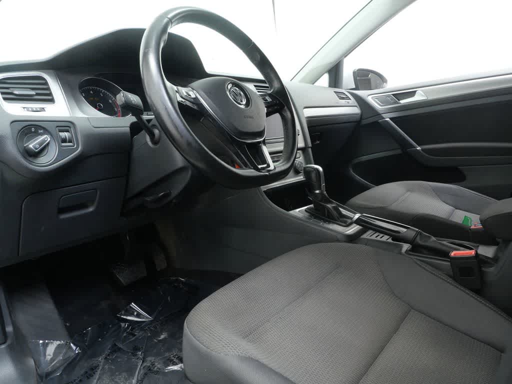 Thumbnail: 2017 Volkswagen e-Golf - 4