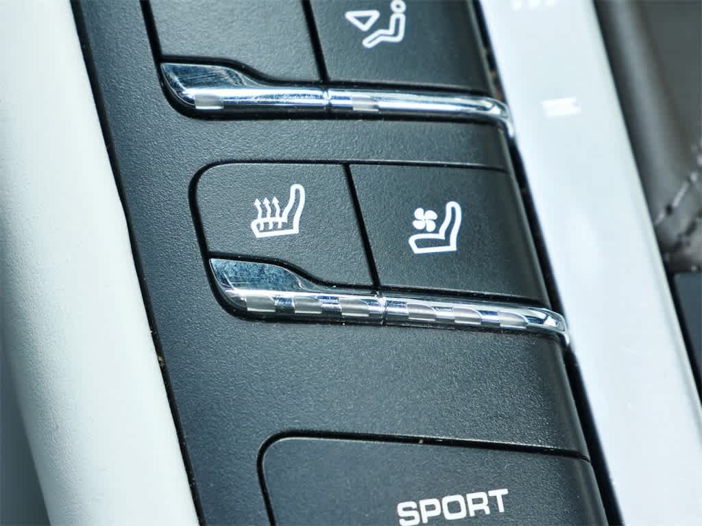 2021 Porsche Macan S 29