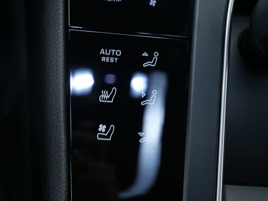 Thumbnail: 2026 Porsche Macan - 21