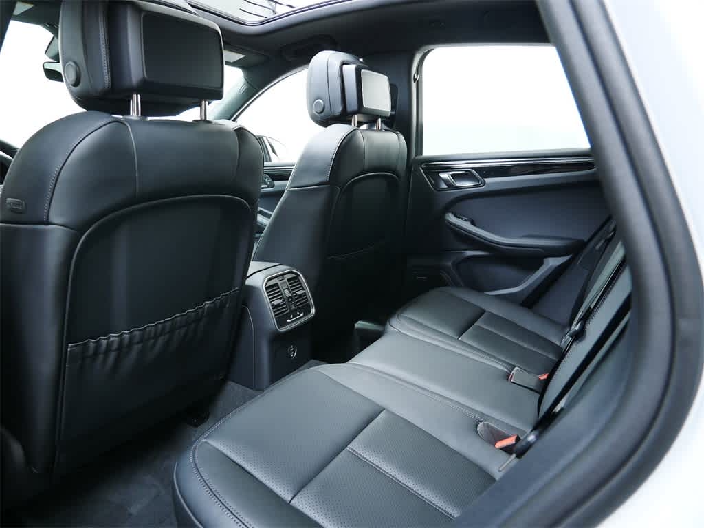 Thumbnail: 2026 Porsche Macan - 13