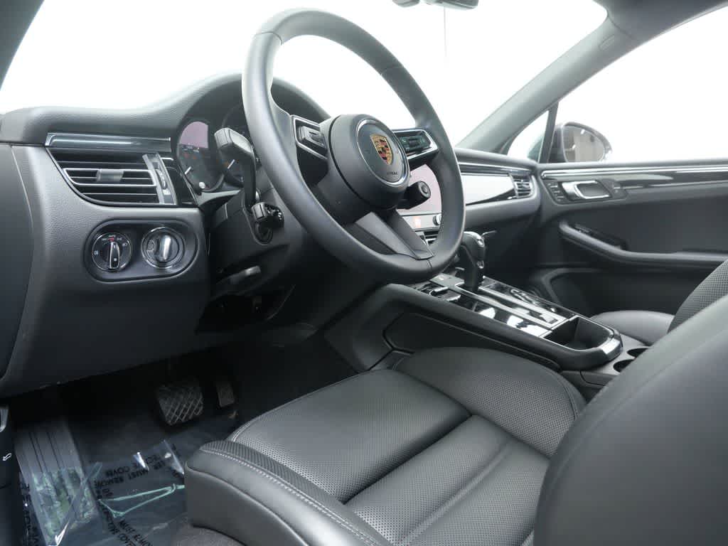 Thumbnail: 2026 Porsche Macan - 4