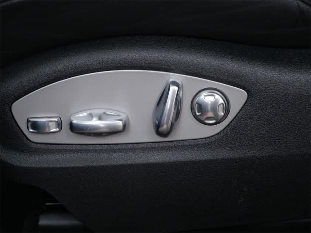 Thumbnail: 2020 Porsche Macan - 12