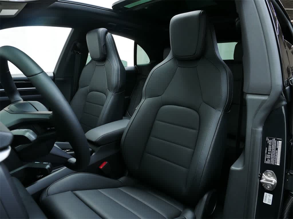 Thumbnail: 2025 Porsche Macan - 5