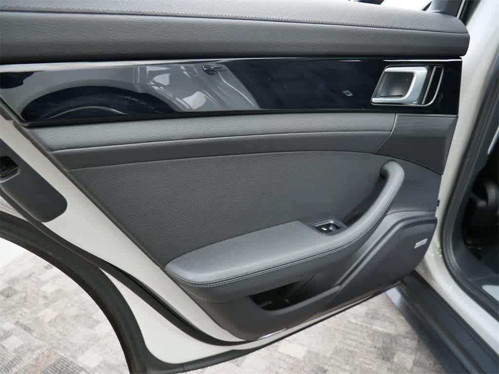 Thumbnail: 2020 Porsche Panamera - 14