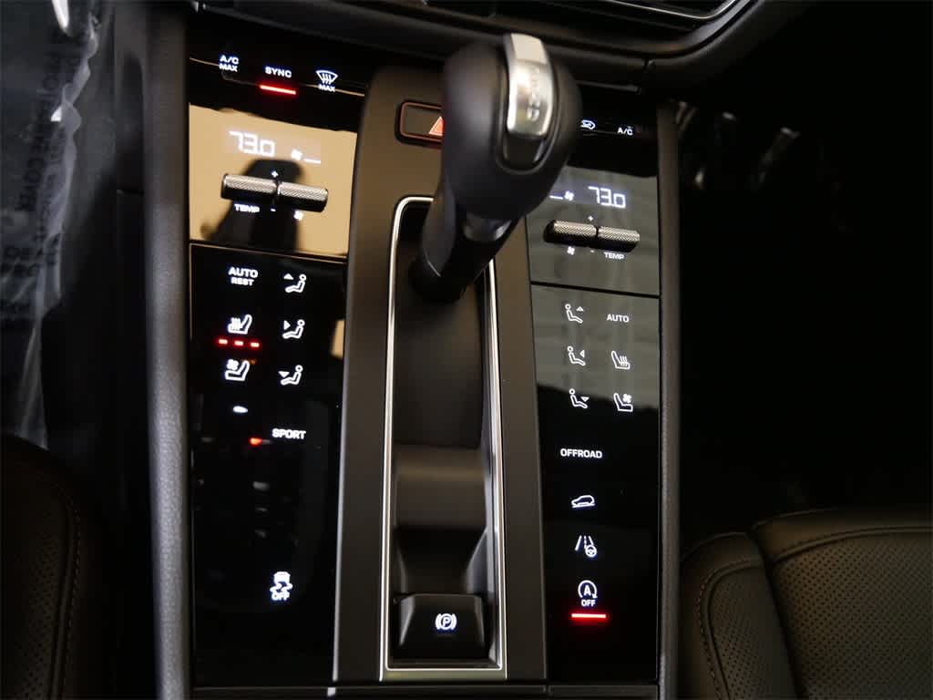 Thumbnail: 2025 Porsche Macan - 27