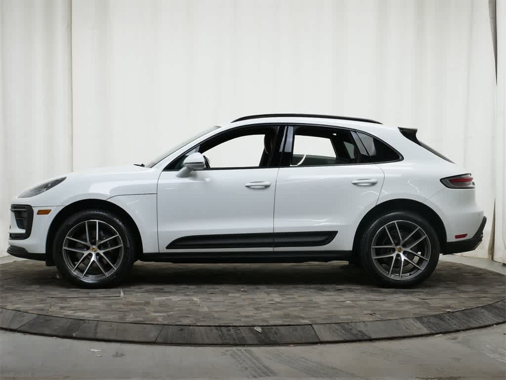 Thumbnail: 2025 Porsche Macan - 2