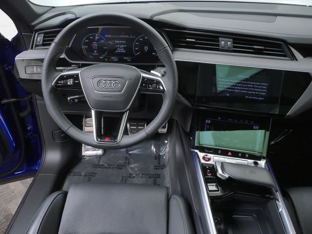 Thumbnail: 2024 Audi SQ8 e-tron - 16