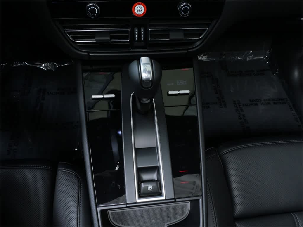 Thumbnail: 2025 Porsche Macan - 26