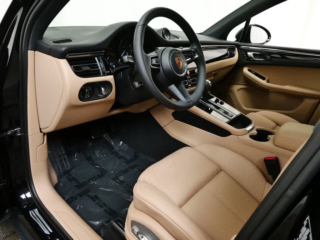 Thumbnail: 2026 Porsche Macan - 4