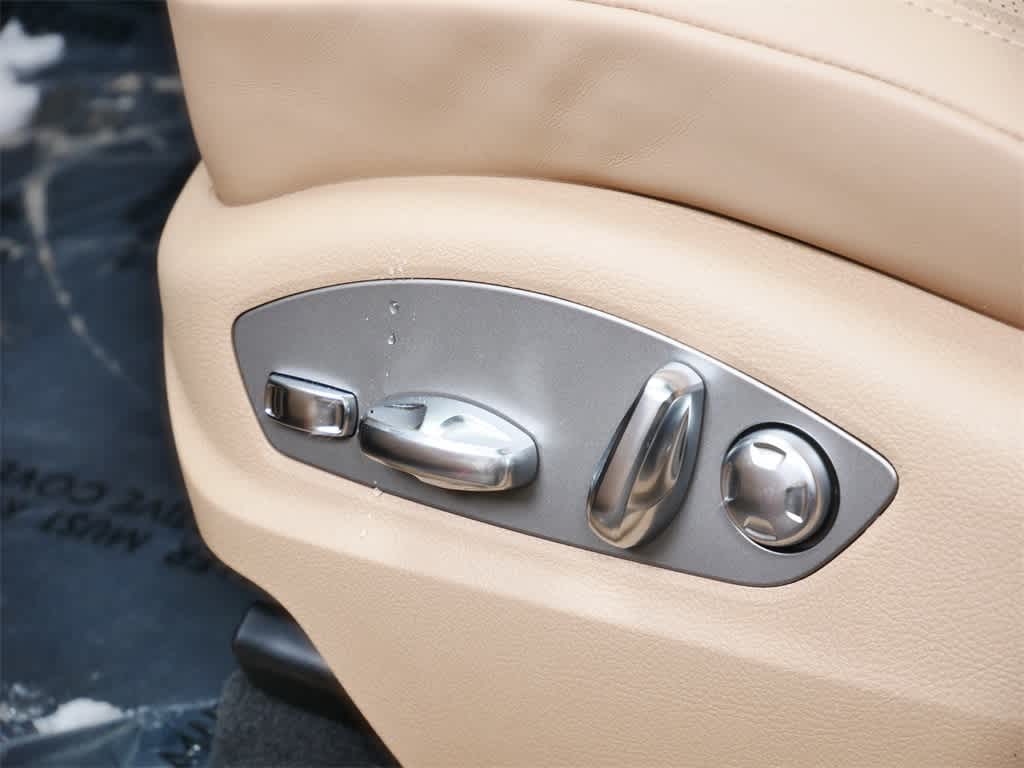 Thumbnail: 2026 Porsche Macan - 12