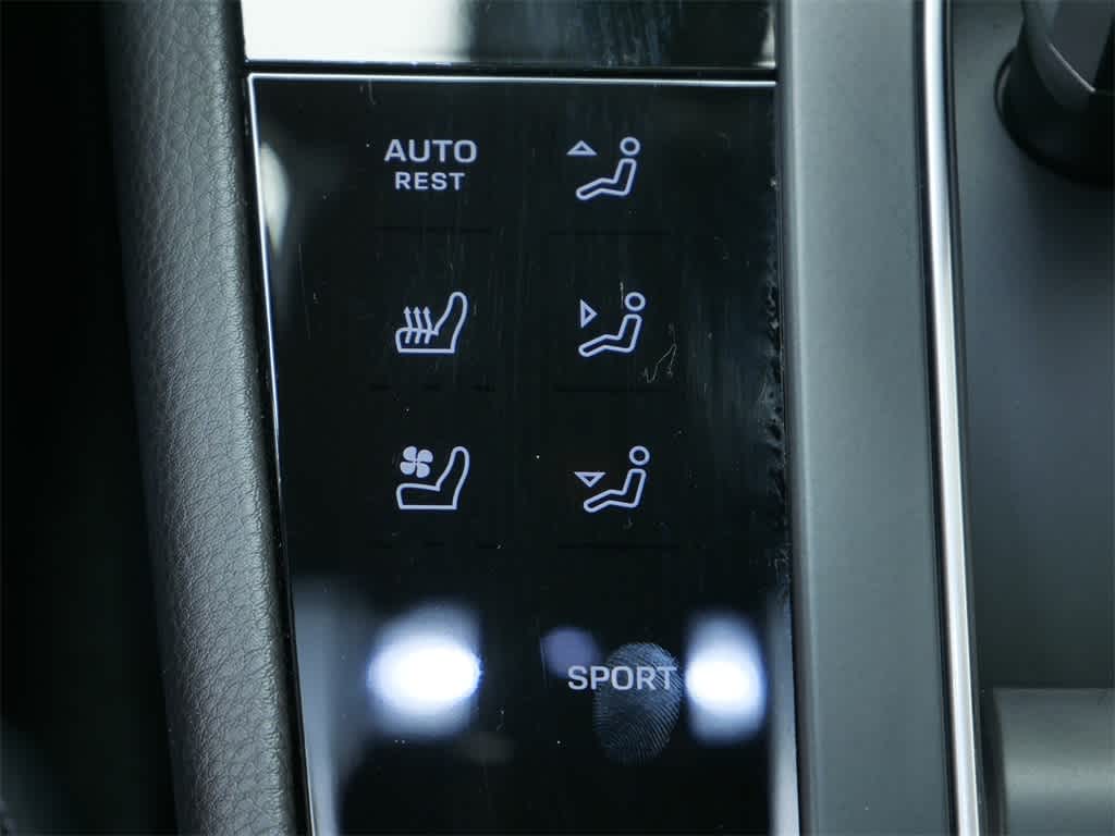 Thumbnail: 2025 Porsche Macan - 28