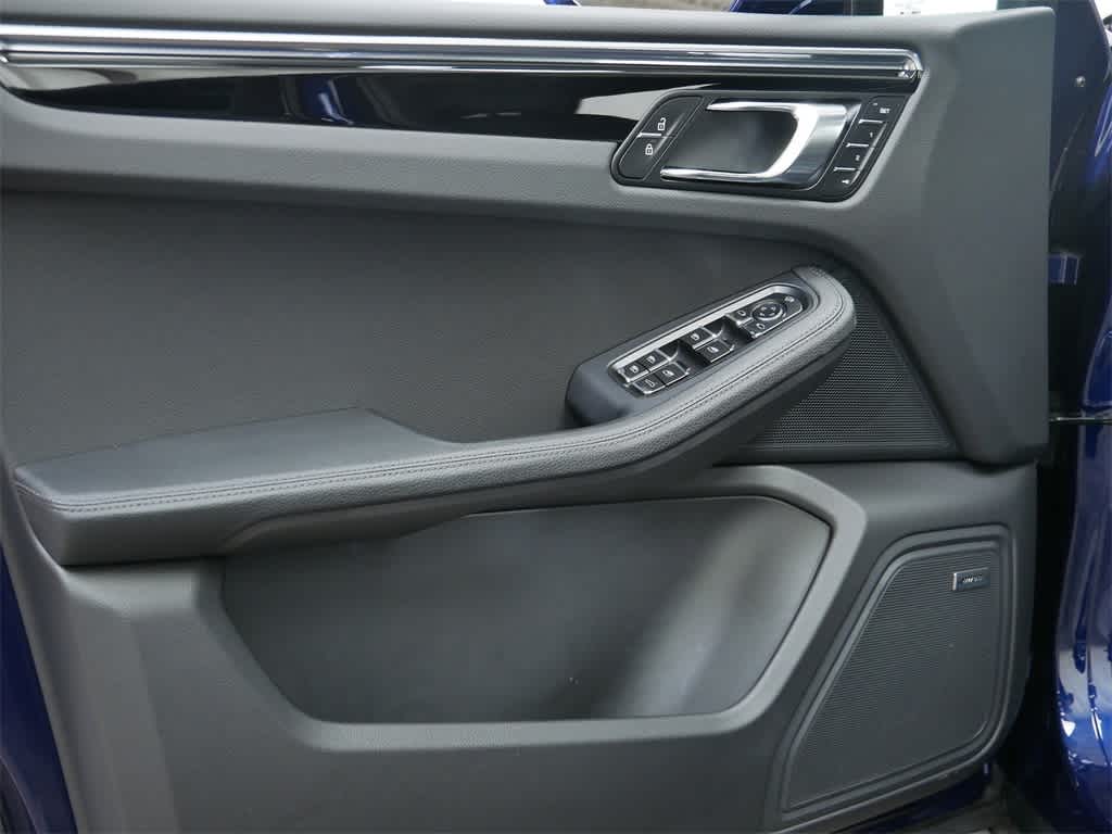 Thumbnail: 2025 Porsche Macan - 11