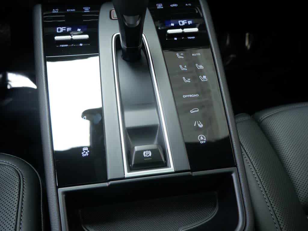 Thumbnail: 2026 Porsche Macan - 20