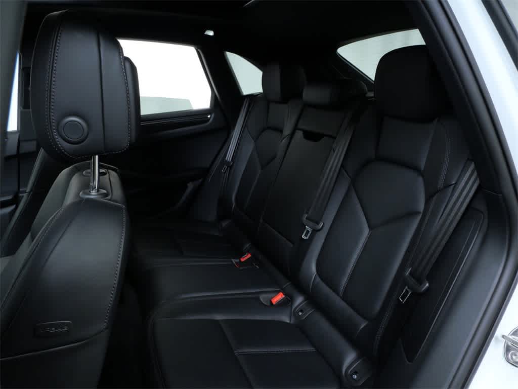 Thumbnail: 2025 Porsche Macan - 12