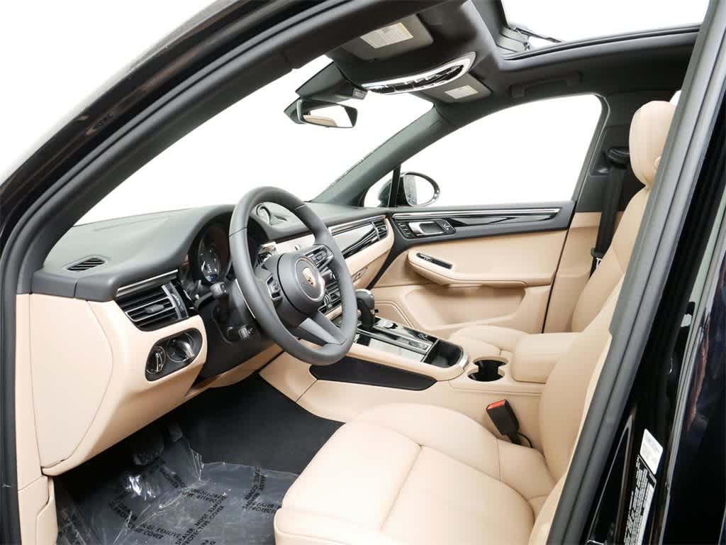 Thumbnail: 2025 Porsche Macan - 4