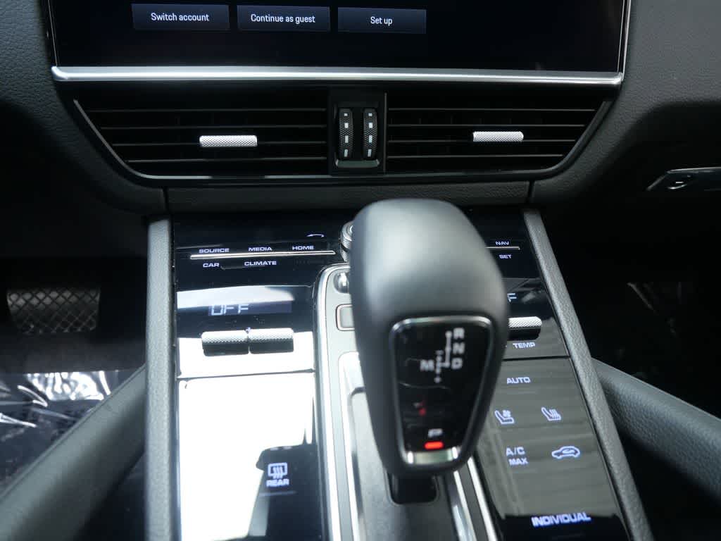 Thumbnail: 2023 Porsche Cayenne - 21