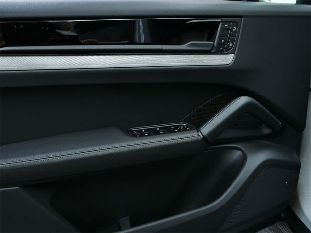Thumbnail: 2025 Porsche Cayenne - 11