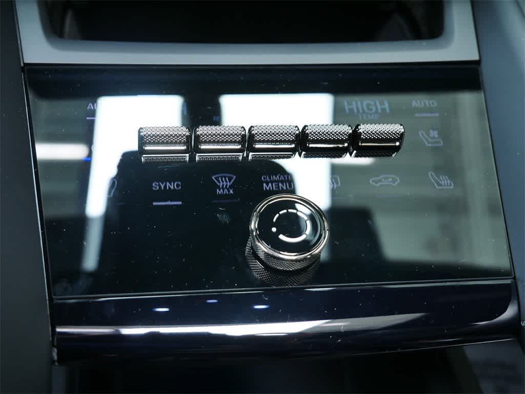 Thumbnail: 2025 Porsche Macan - 29