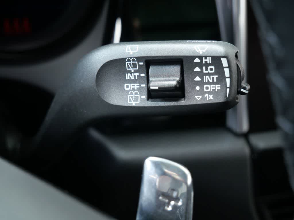 Thumbnail: 2023 Porsche Macan - 25