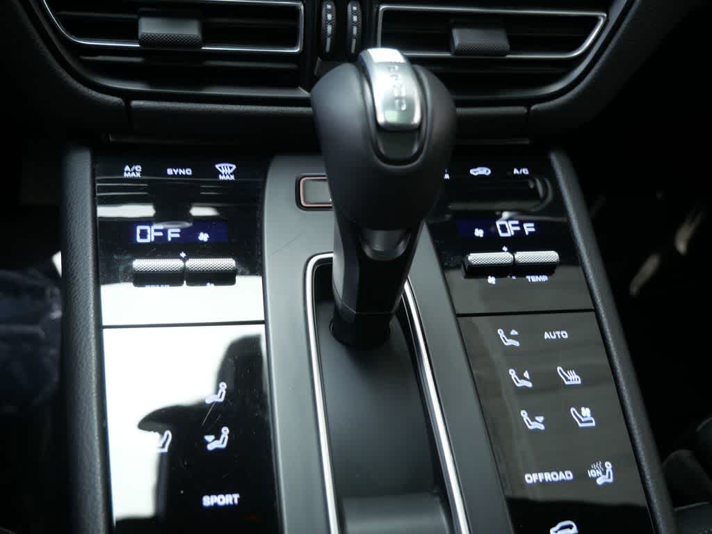 Thumbnail: 2025 Porsche Macan - 22