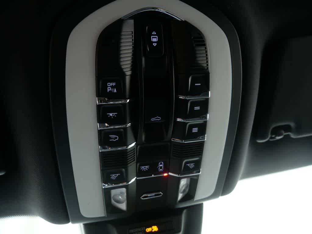 Thumbnail: 2026 Porsche Macan - 24