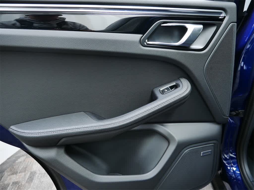 Thumbnail: 2025 Porsche Macan - 14