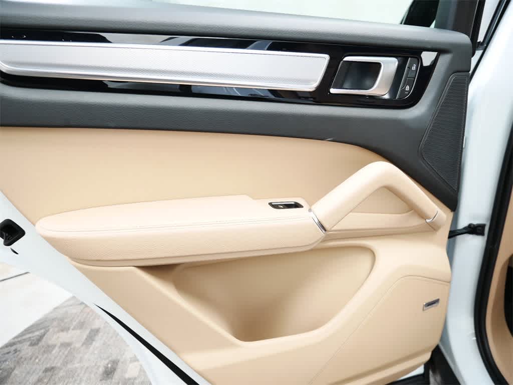 Thumbnail: 2023 Porsche Cayenne - 14