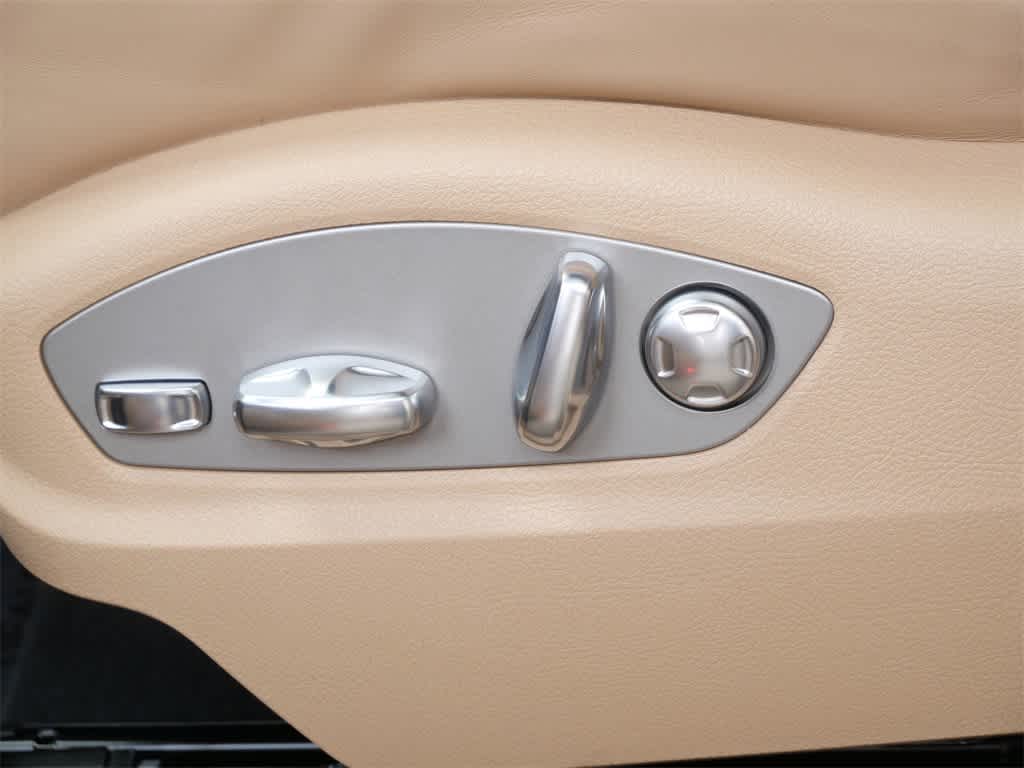 Thumbnail: 2026 Porsche Macan - 12