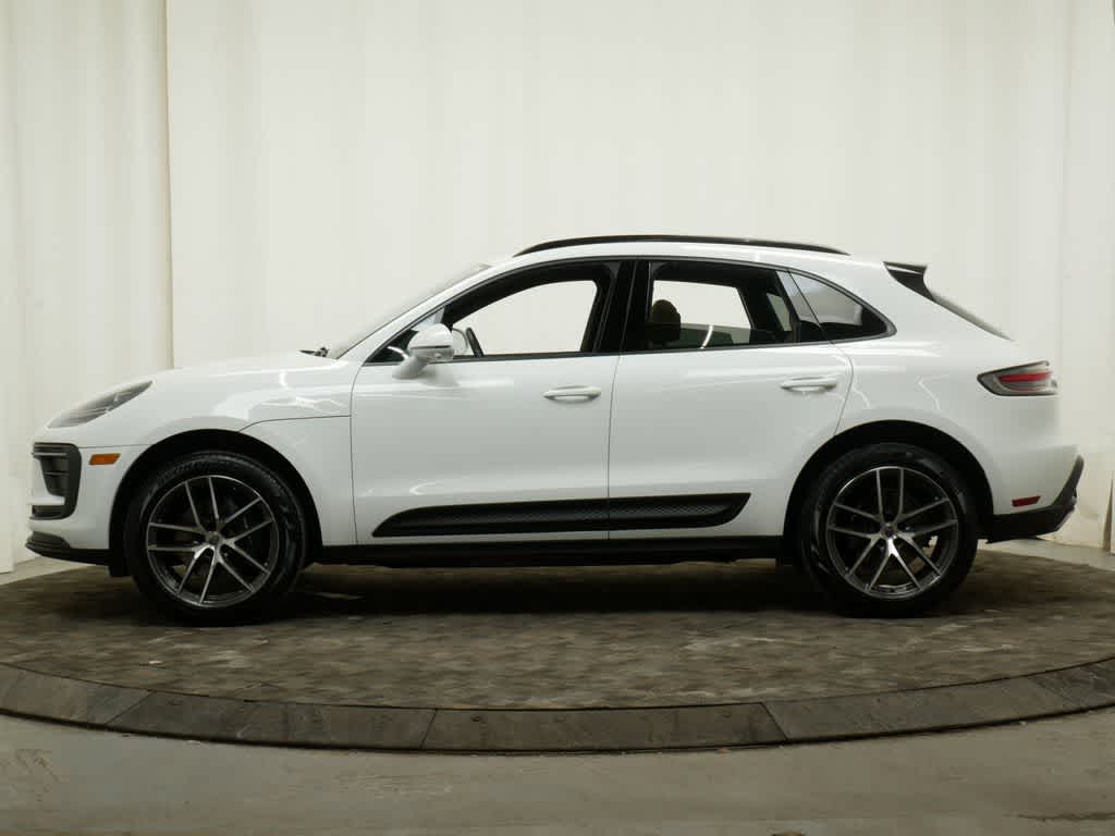 Thumbnail: 2025 Porsche Macan - 2