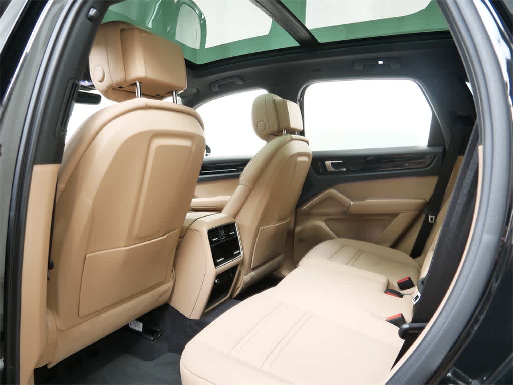 Thumbnail: 2023 Porsche Cayenne - 13
