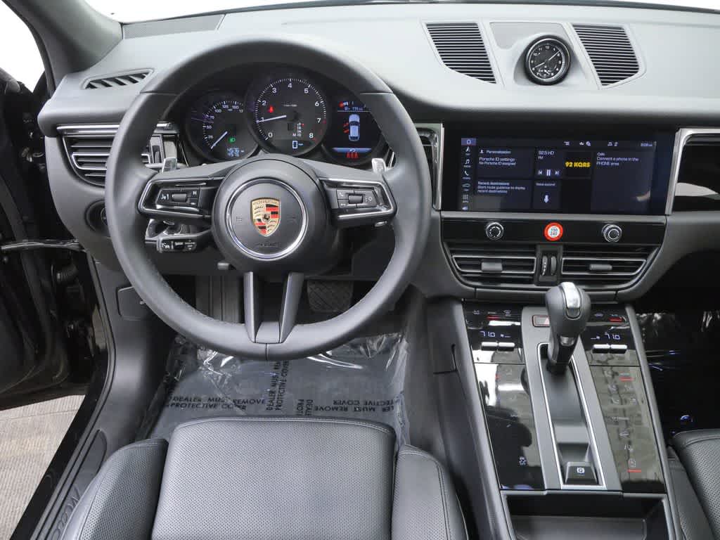 Thumbnail: 2025 Porsche Macan - 16