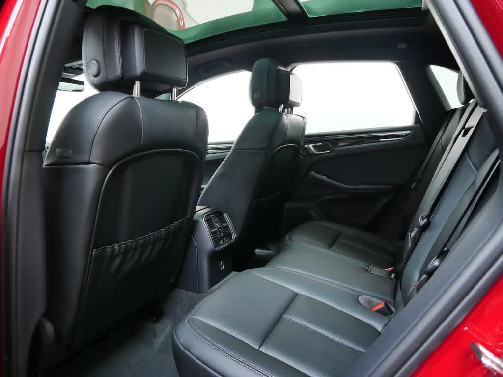 Thumbnail: 2026 Porsche Macan - 14