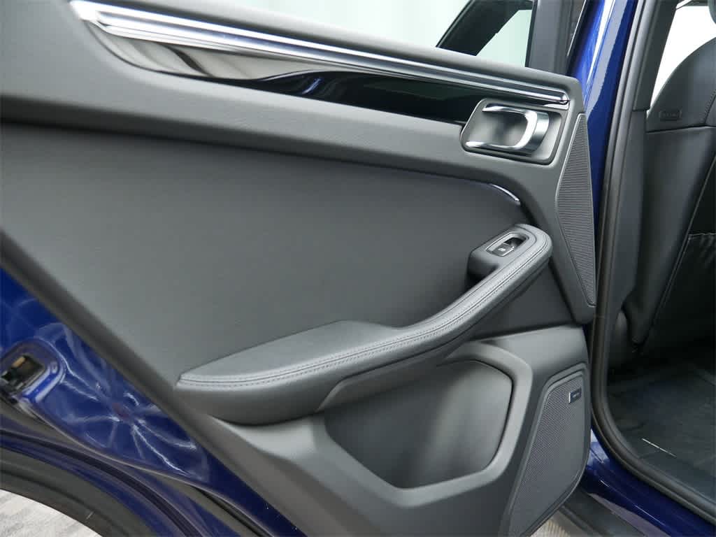 Thumbnail: 2025 Porsche Macan - 14