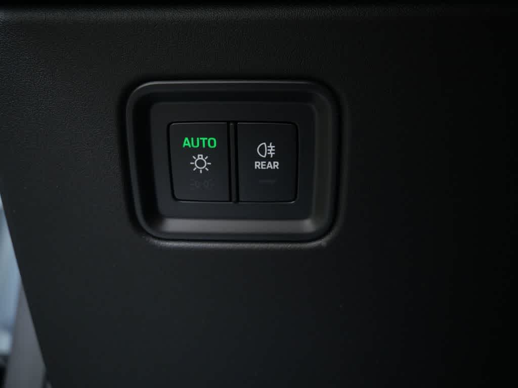 Thumbnail: 2025 Porsche Macan - 18