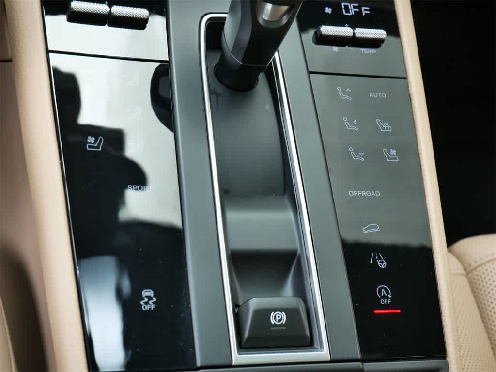 Thumbnail: 2025 Porsche Macan - 27