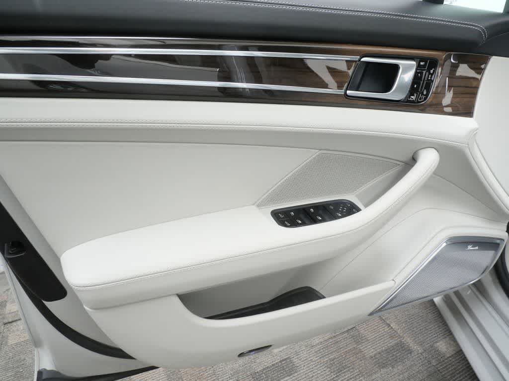 Thumbnail: 2017 Porsche Panamera - 12