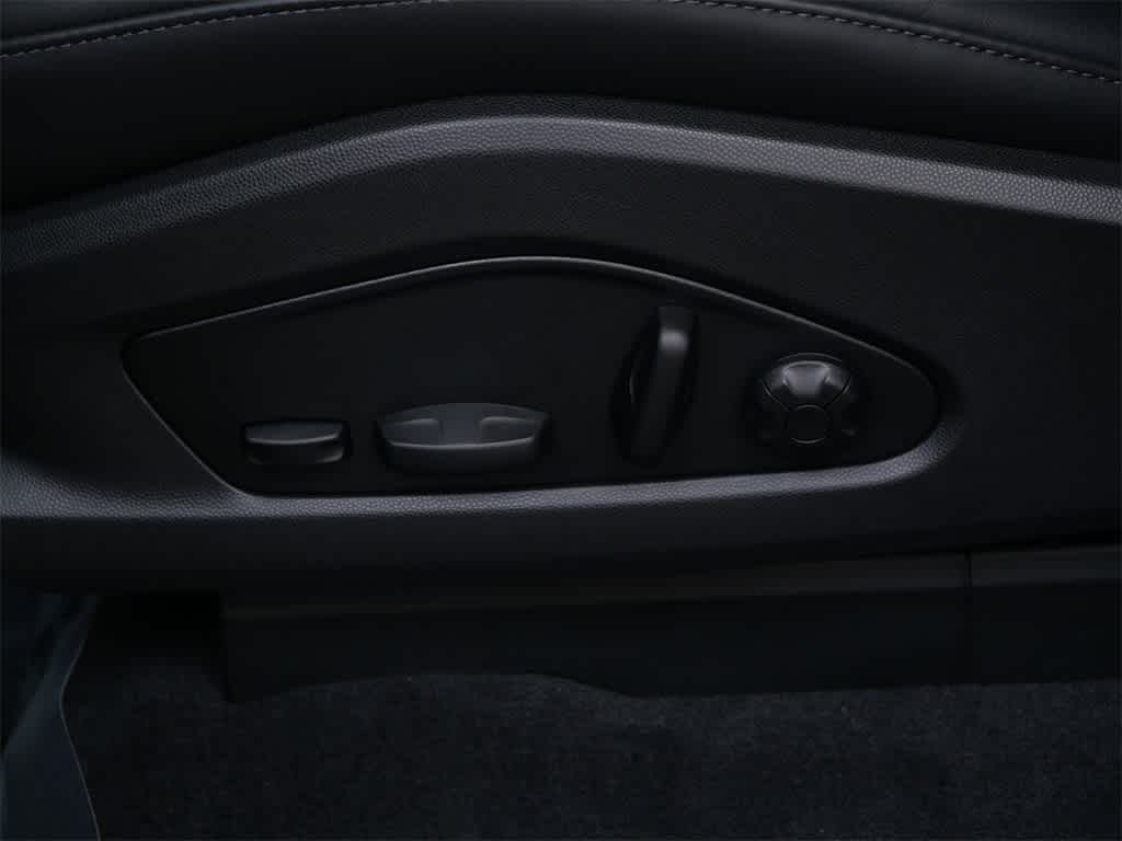 Thumbnail: 2026 Porsche Macan - 12