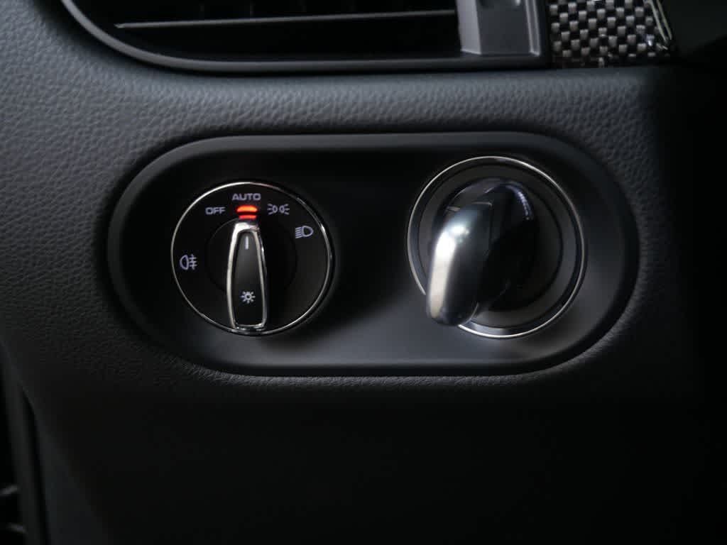 Thumbnail: 2026 Porsche Macan - 18