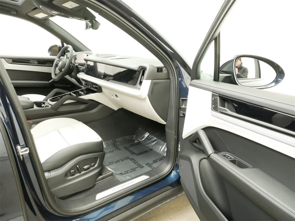 Thumbnail: 2025 Porsche Cayenne - 24