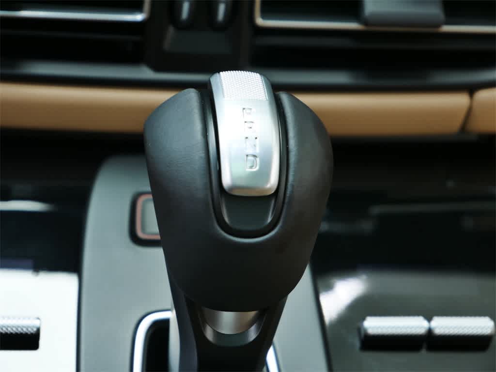 Thumbnail: 2026 Porsche Macan - 23