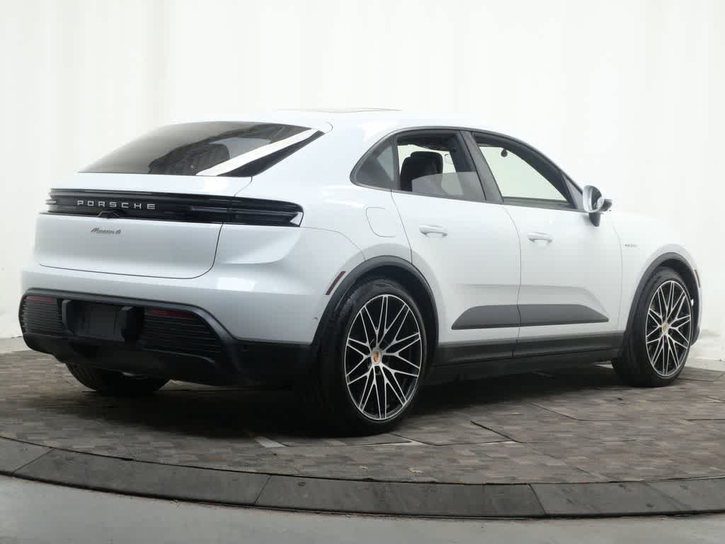 Thumbnail: 2024 Porsche Macan - 7