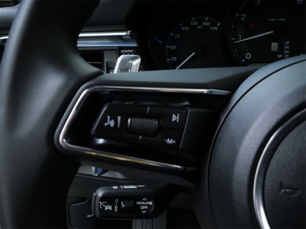 Thumbnail: 2025 Porsche Macan - 25