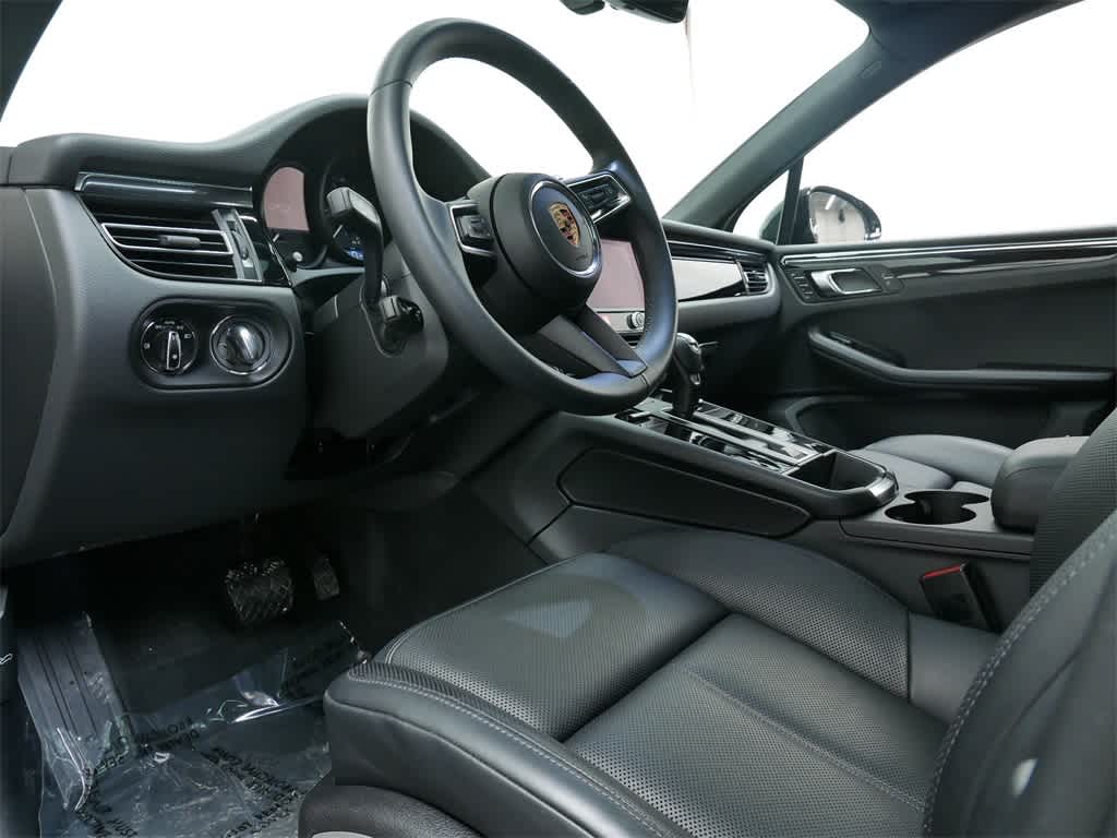 Thumbnail: 2025 Porsche Macan - 4