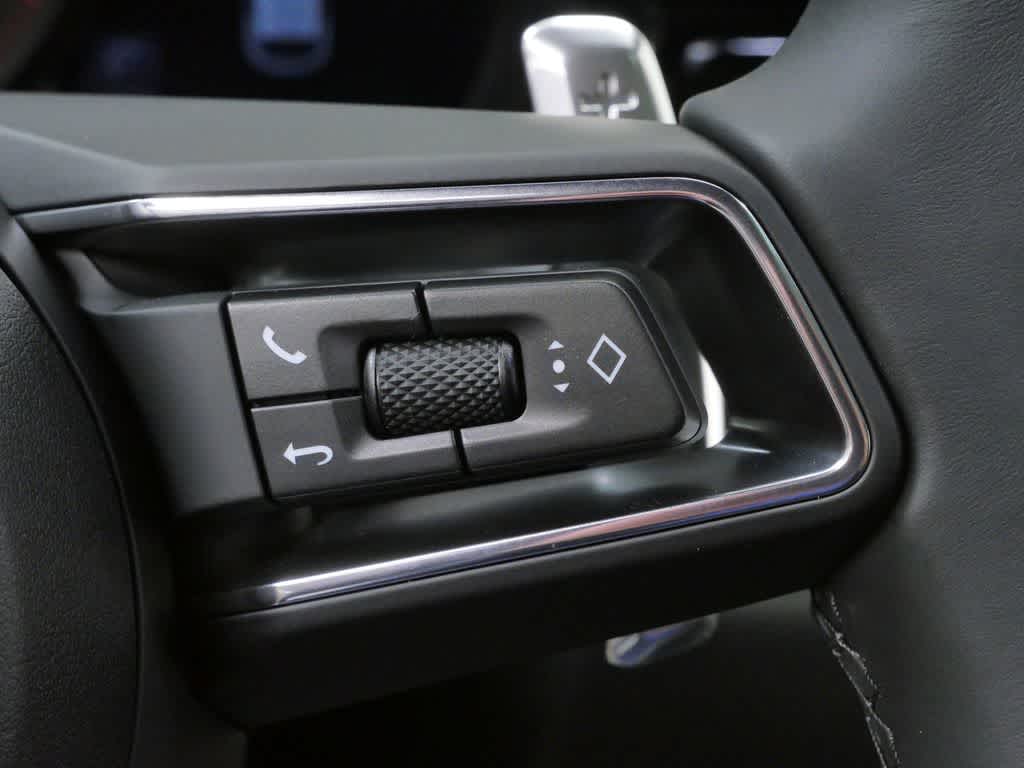 Thumbnail: 2026 Porsche Macan - 20