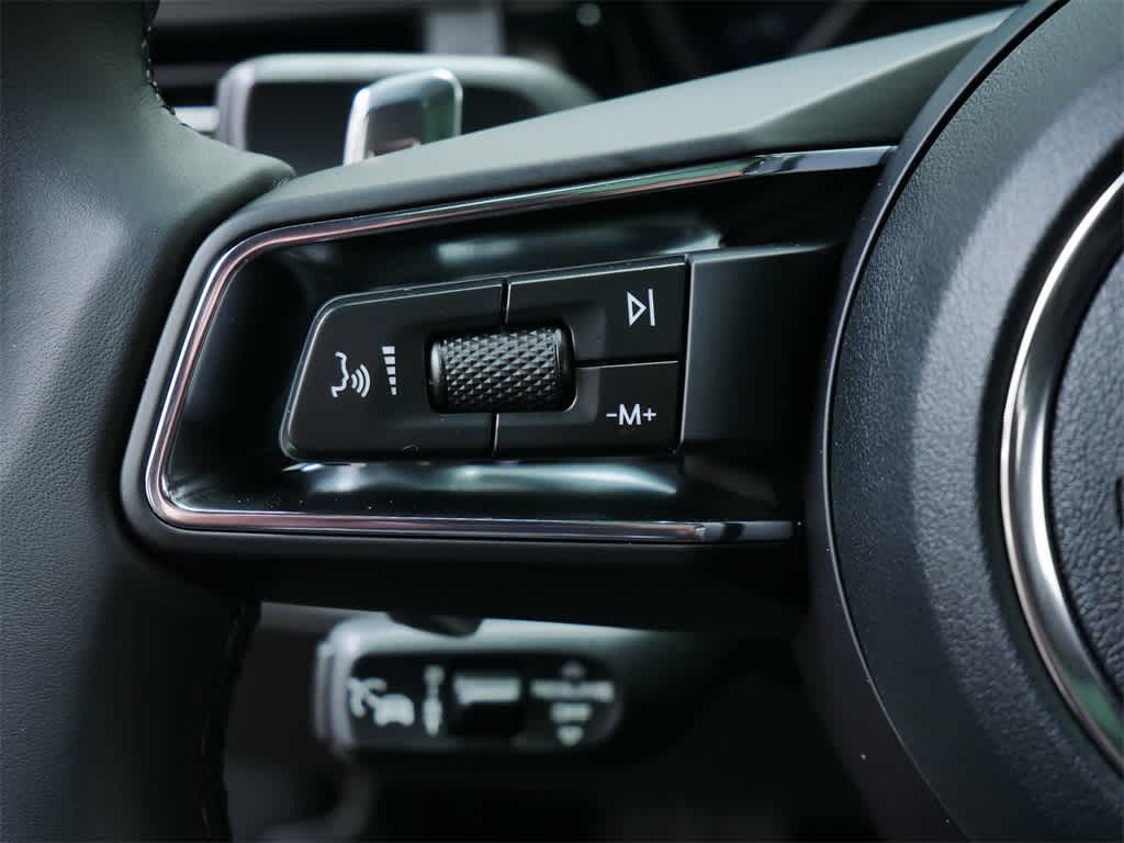 Thumbnail: 2026 Porsche Macan - 19