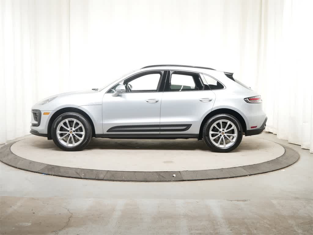 2024 Porsche Macan Base 2